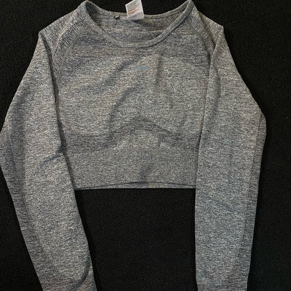 Gymshark Tops - Gymshark gray long sleeve crop top